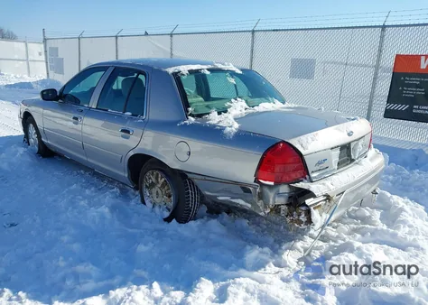 2005 Ford Crown Victoria Lx/Lx Sport z USA, uszkodzony, nr VIN 2FAFP74W05X168975